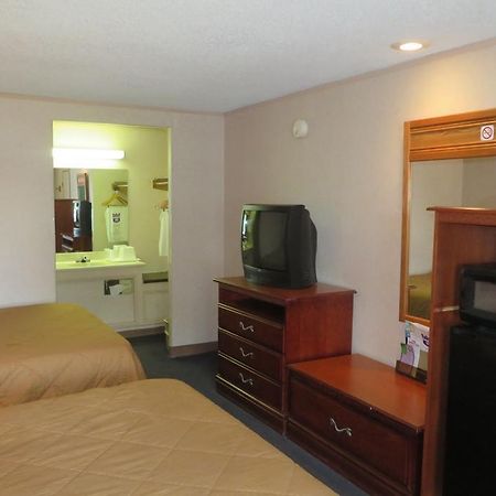 Knights Inn Canton Quarto foto