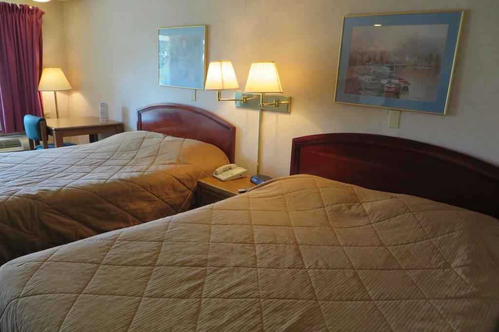 Knights Inn Canton Quarto foto